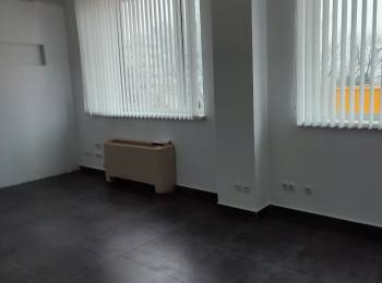 Chirie oficii 38 m2 12 m2 Botanica str. Dacia  Prima linie .