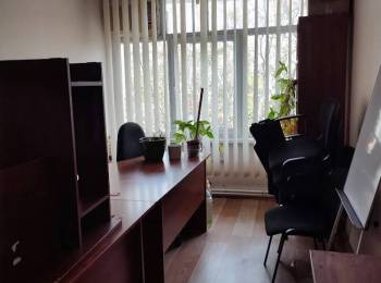 Chirie oficii 20 m2 , 18 m2 Centru Chisinau .