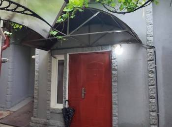 Chirie spatiu in 2 nivele 115 m2 Centru Chisinau . Prima Linie .