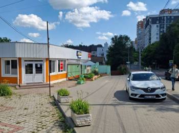 Chirie spatiu comercial 140 m2 + 50 m2 terasa Centru Chisinau . Prima Linie .