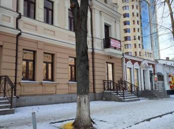 Chirie oficiu 245 m2  in 2 nivele  Centru Chisinau str. Stefan Cel Mare . Prima Linie .