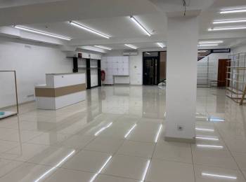 Chirie spatiu comercial 150 m2  Centru Chisinau str. Izmail  . Prima Linie .