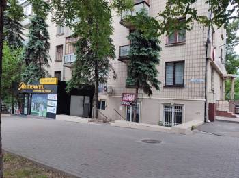 Chirie spatiu comercial 67 m2  Centru Chisinau  str. Stefan Cel Mare .