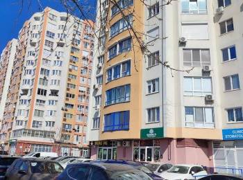 Chirie spatiu comercial 105 m2  Botanica Chisinau . Prima Linie . Parter .